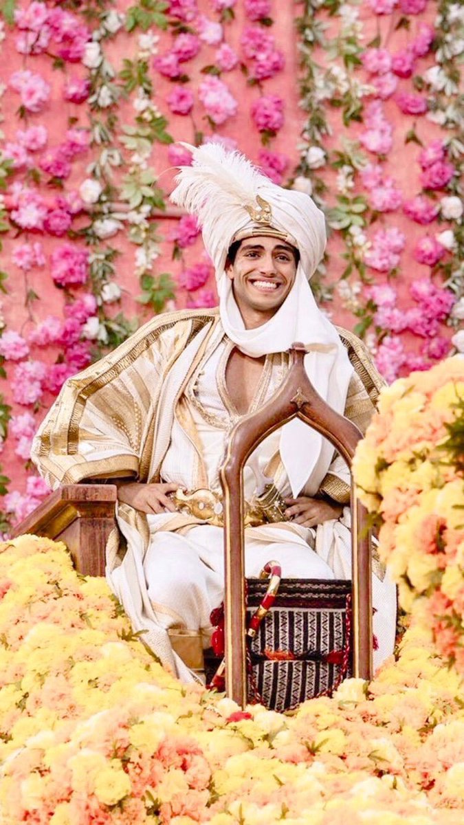 白雪みみ 私が作った実写アラジンのアリ王子と本物を見て 羽は後でつける