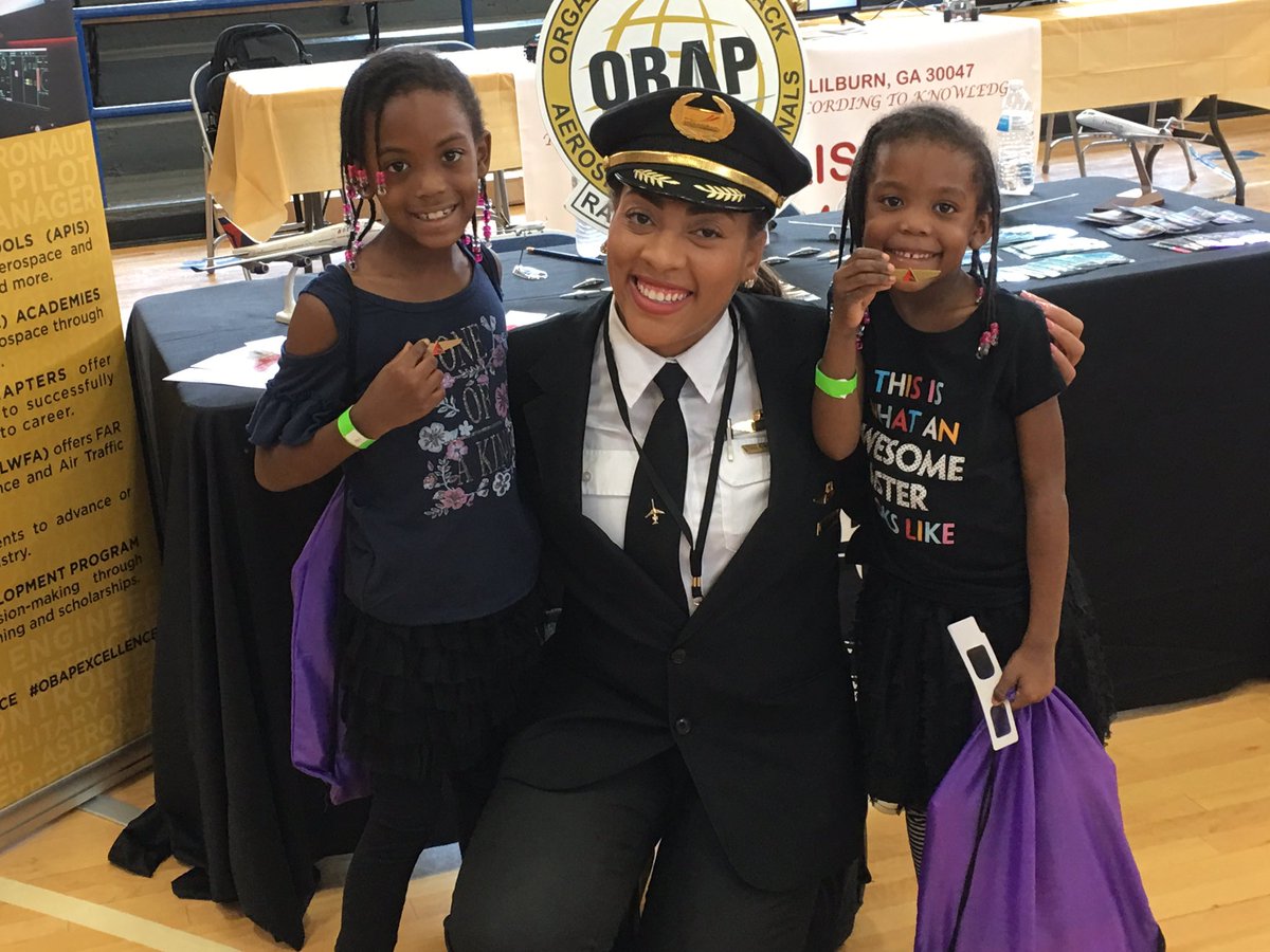 Michell91163612's tweet photo. Inspiring minds with the Organization of Black Aerospace Pilots! @APSBrown #eSTEAM2019 #BelieveAtlanta #lifeatATT #TheNETwork_ATL https://t.co/GmjwWzpPAt