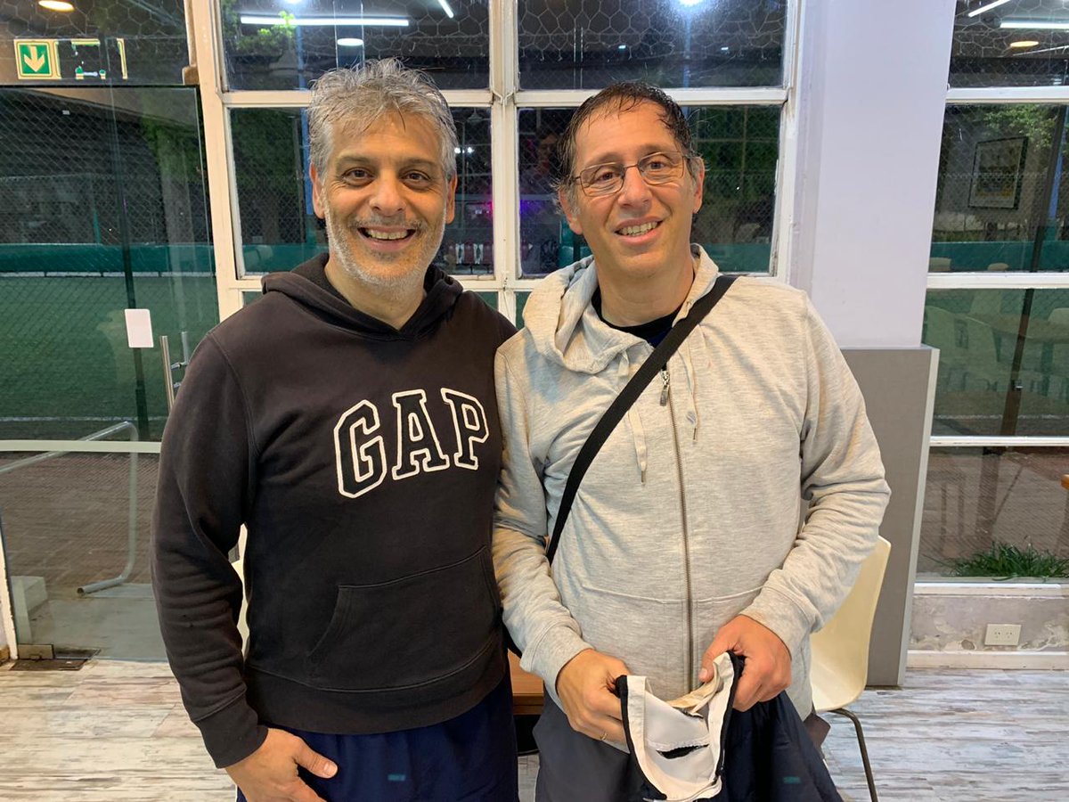 TenisTournament's tweet photo. Ellos arrancaron el #Robin8 en el #DomingodeTenis de #TenisToirnament. Buena victoria de @marcosesessa frente #CampanaHernan https://t.co/e4JsvtIFy9