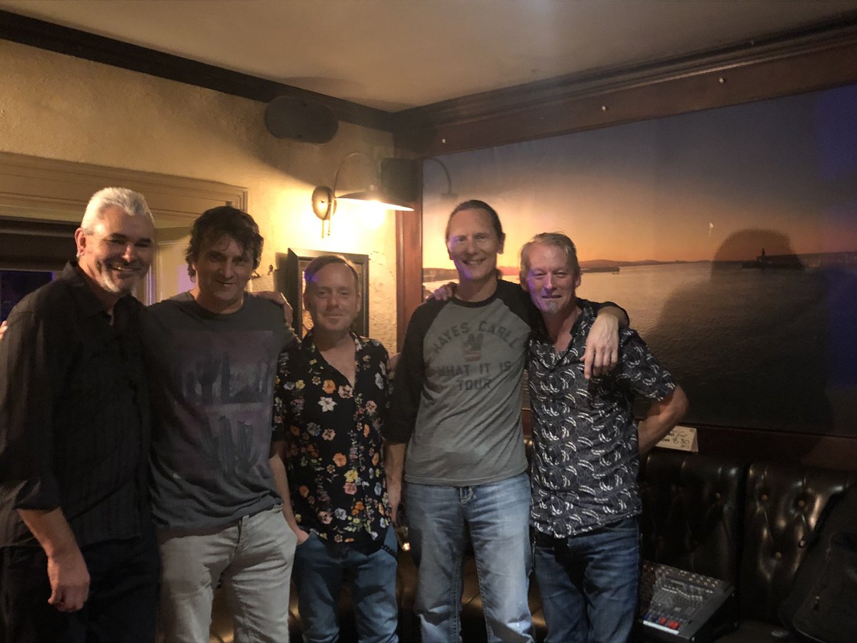 MeConor's tweet image. Tunes on a Monday in Sunny Wickla. Brian, Robbie, Michael, Mick, Aoibhainn and Bonnie and Pals. youtu.be/2_NcpeizsdY check out Whelan’s on Thursday a must see.