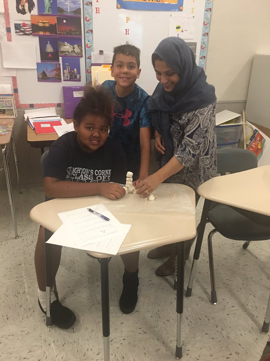 OlenikMargot's tweet photo. Innovation lesson using the 5Cs and marshmallow towers! Lots of laughter and “failing forward” in room 803 today! https://t.co/huq4YokkVp