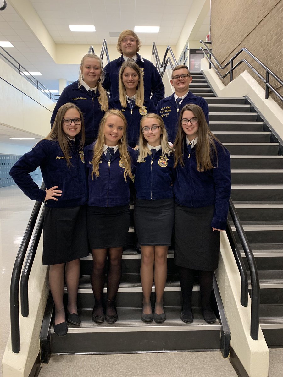 KaleyWilder's tweet photo. What better way to spend a Monday night than with a great group of future leaders! Everyone had a blast at the Rice Belt district leadership camp! Even stumbled upon karaoke night at dinner! #ECFFA https://t.co/7gAQ1gjQRm