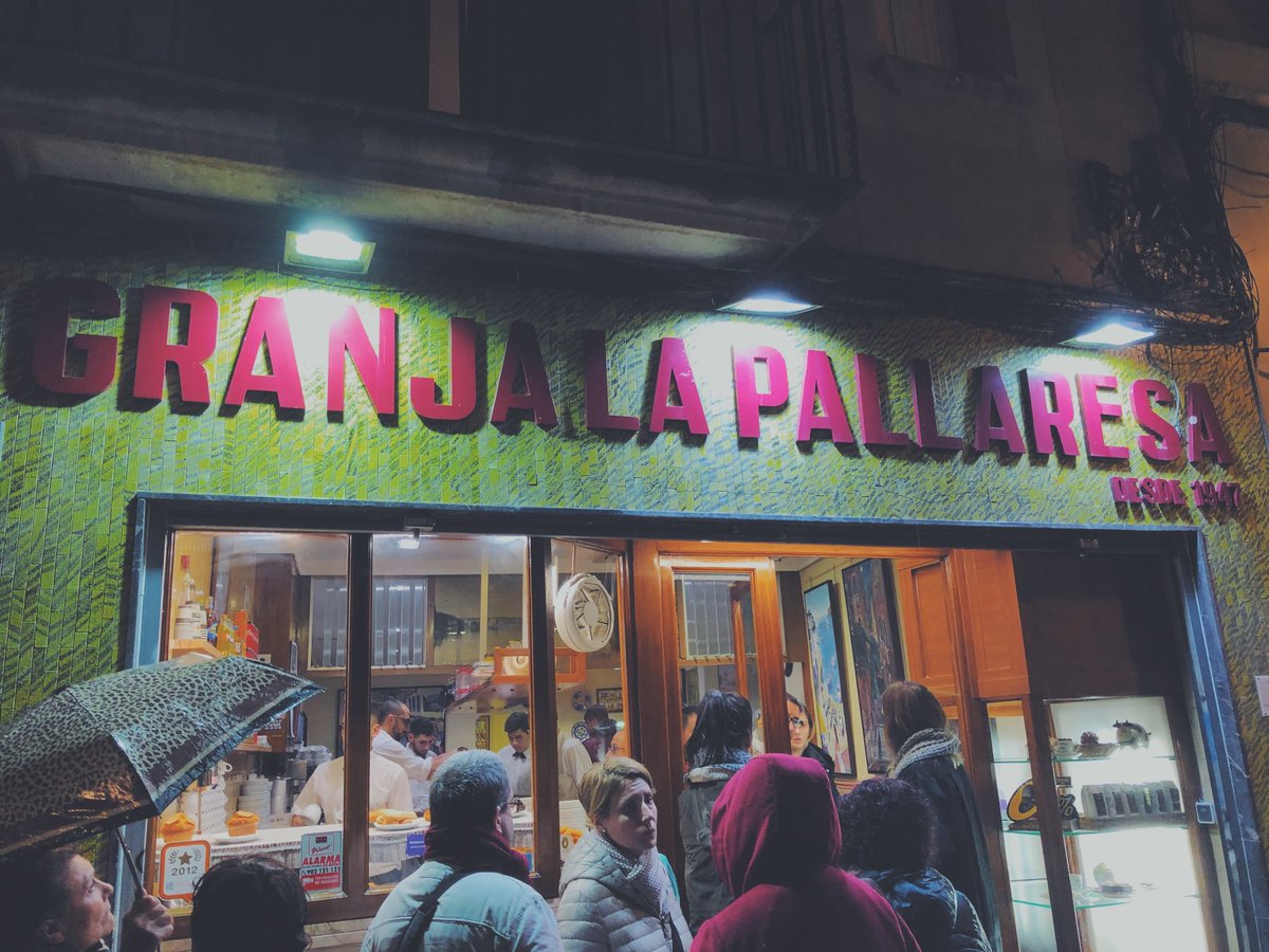 TheLoreCompany's tweet photo. Want to find out where the best dessert in Barcelona is?

https://t.co/sBbln0pOiC

#churros #barcelona #cityguide #travel #travelmagazine https://t.co/JCSiYliHtm