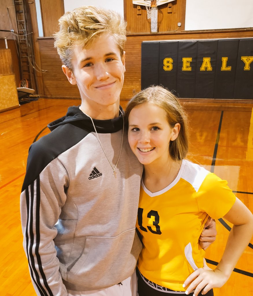 gayleydeemom3's tweet photo. She sure loves this biggest brother...he was the spectator tonight!!! #AWD #JGD #SealyJH #TigerVolleyball #7thA #Love https://t.co/ml7S4BG2PM