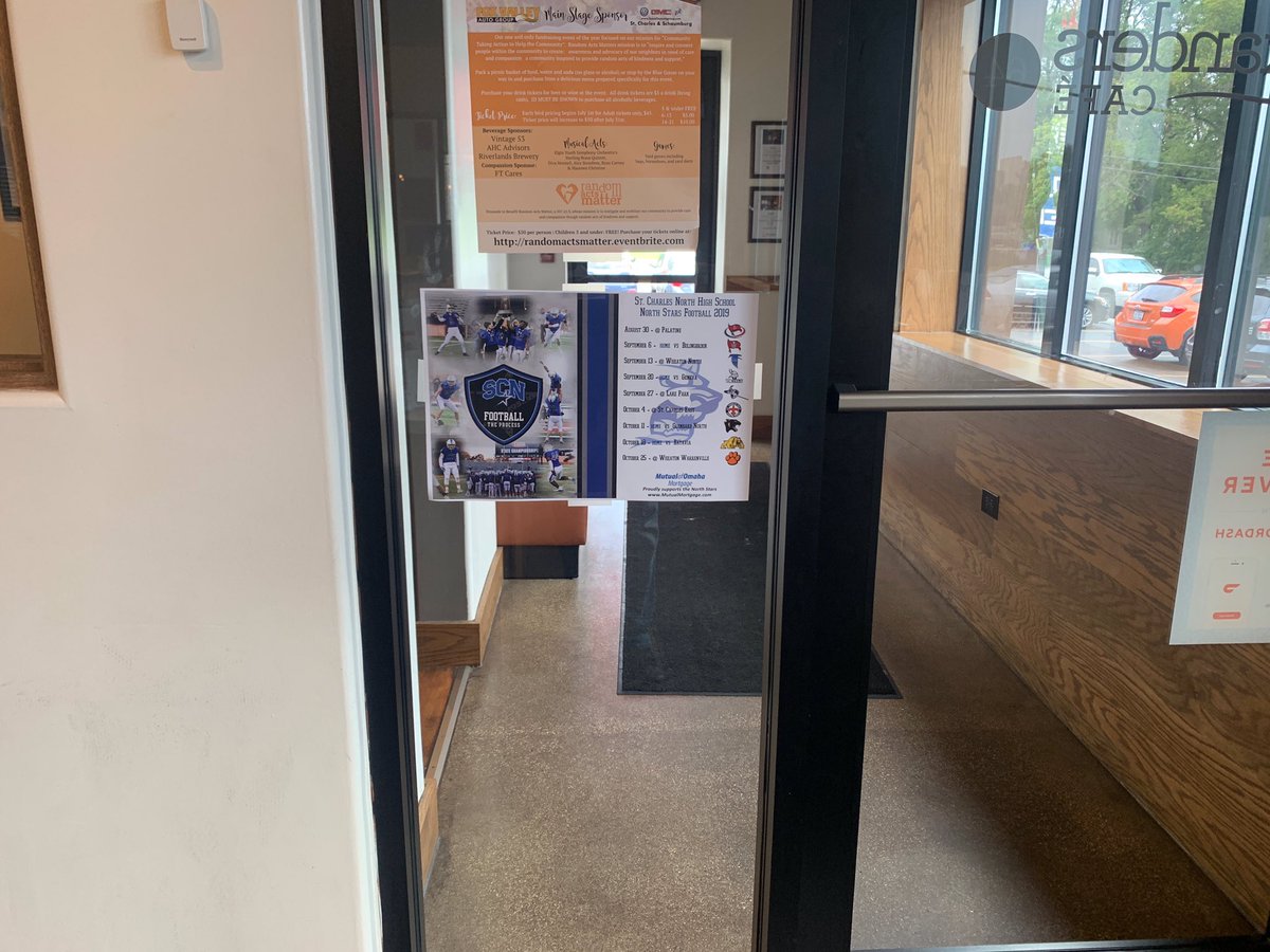 Cover4SCN's tweet photo. Thank you to Alexanderโs Cafe @CafeAlexanders in St. Charles for supporting @SCNFBplayers! #SupportTheStars https://t.co/EMeybJOWT3