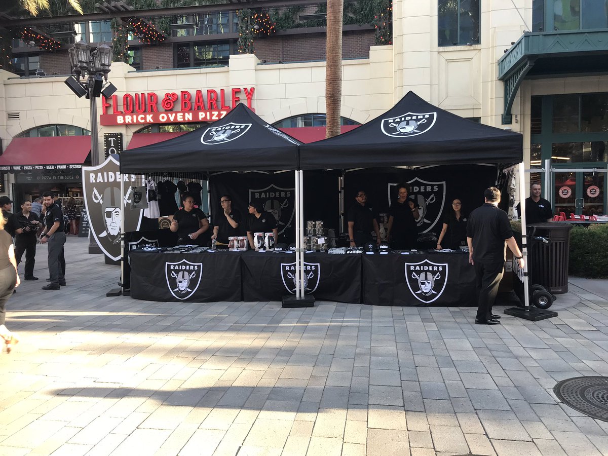 JoeArrigo_'s tweet photo. #RNOL at @TheLINQ for the #Raiders vs Broncos game (@ChayoLV)...PULL UP #RaiderNation https://t.co/1YbfUED6GB