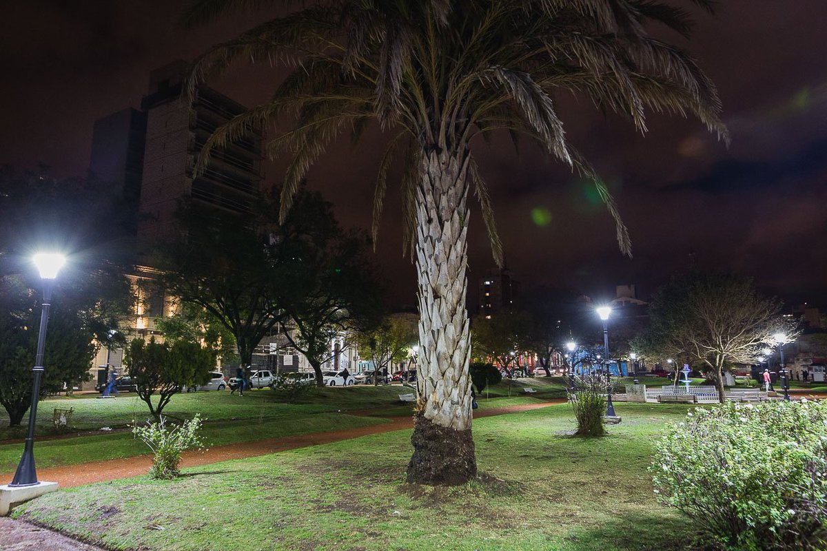 💡Recorrimos las nuevas luminarias LED en la Plaza Alberdi.
Esta nueva iluminación aporta mayor luminosidad y mejora la seguridad.
Al finalizar la gestión, queremos tener la mayoría de las plazas iluminada con este tecnología.