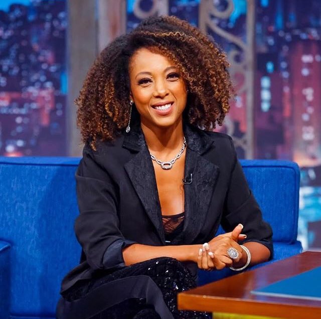 Passando pra avisar que hoje tem Negra Li no The Noite com Danilo Gentili, no sbt às 00:45, estaremos aqui no Twitter dando RT em tudo 💘#TheNoite #TheNoiteComDaniloGentili #NegraLiNoTheNoite