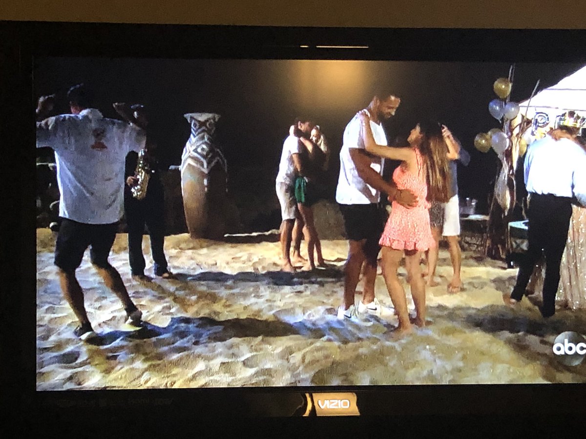 altitudinarians's tweet photo. wells dancing by himself in the corner that’s it that’s the tweet #BachelorInParadise https://t.co/ugfeaN2Tk3