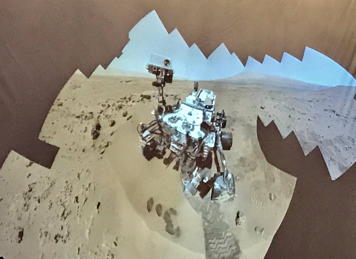 TresiaEaves's tweet photo. Pretty sure this was about the coolest #simdfw meeting everrrr! And we were able to share with all the great #givers who provide the funding for our winning #philanthropy! #curiosity #collaboration #thetraitandthemarsrover #teamswin #treasurecuriosity #NASAChiefEngineer https://t.co/X7pggB0qqx