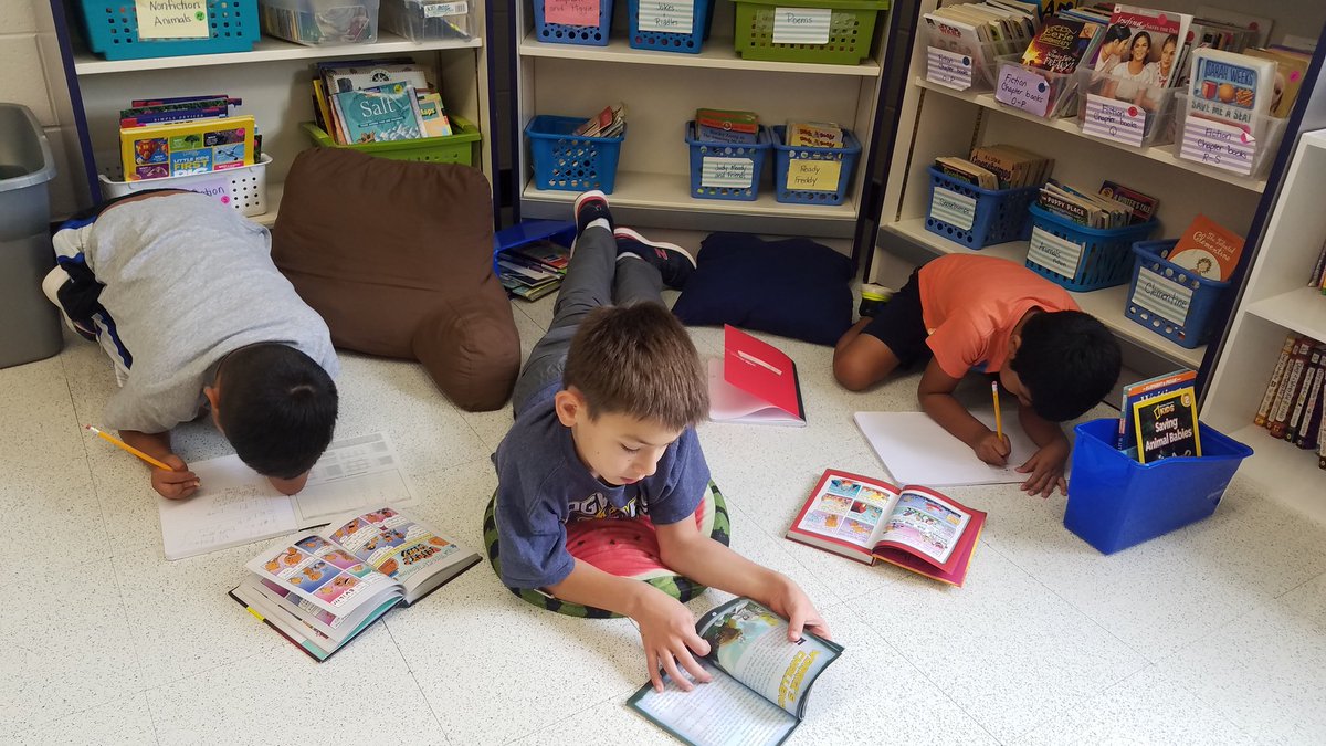 theMrsGilley's tweet photo. Good readers think about the characters and events in the story as they read. #ComprehensionChecks and #PartnerShares 😊📚#readinglives https://t.co/3CydDe4cf6