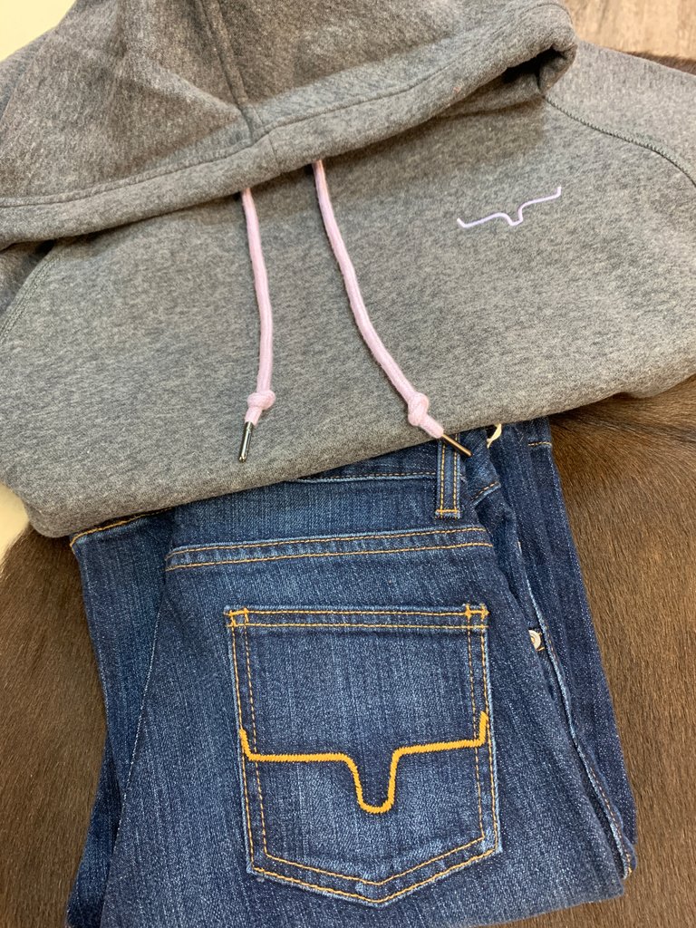 HowellWstrnWear's tweet photo. It's #SweatshirtWeather friends!  We have lots of hoodies, cowl neck sweatshirts, fuzzy vests and SO MUCH MORE!

Showcased Here: 
@KimesRanchJeans Hoodie $77.00
#Kimesranchjeans Jennifer Jean $150.00 https://t.co/lqonTvR979