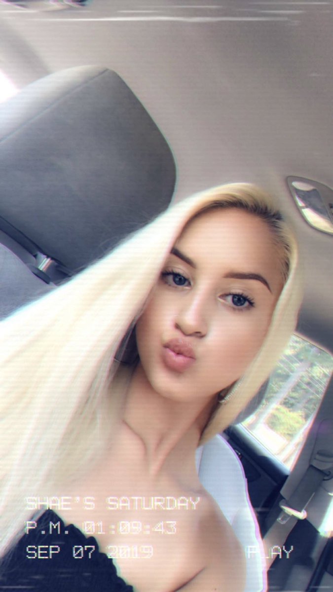 shaeelizabethh's tweet photo. oh shes hot but a psycho๐ฅต https://t.co/zVGFMSt7Au
