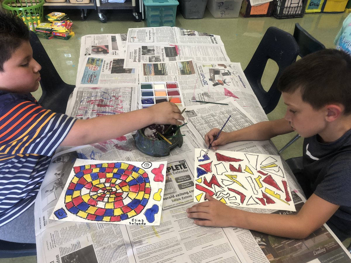 Natalie19730000's tweet photo. Fourth grade inspired by Alexander Calder #comalfinearts #artmatters #stzesart https://t.co/N5TwIbjNJE