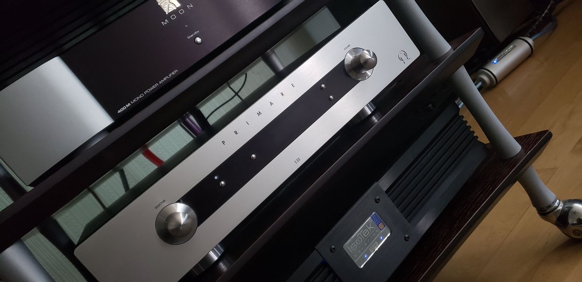 KemelaAudio's tweet photo. Spent the day welcoming the award-winning #Primare I35 integrated amplifier to the starting line-up!  Joining the I35 are the #400M mono-block amplifiers from @Simaudio power conditioning via the Aquarius power filter and EVO3 #Syncro power cable from @IsoTekSystems #hifi https://t.co/AG3ZjvIMoC