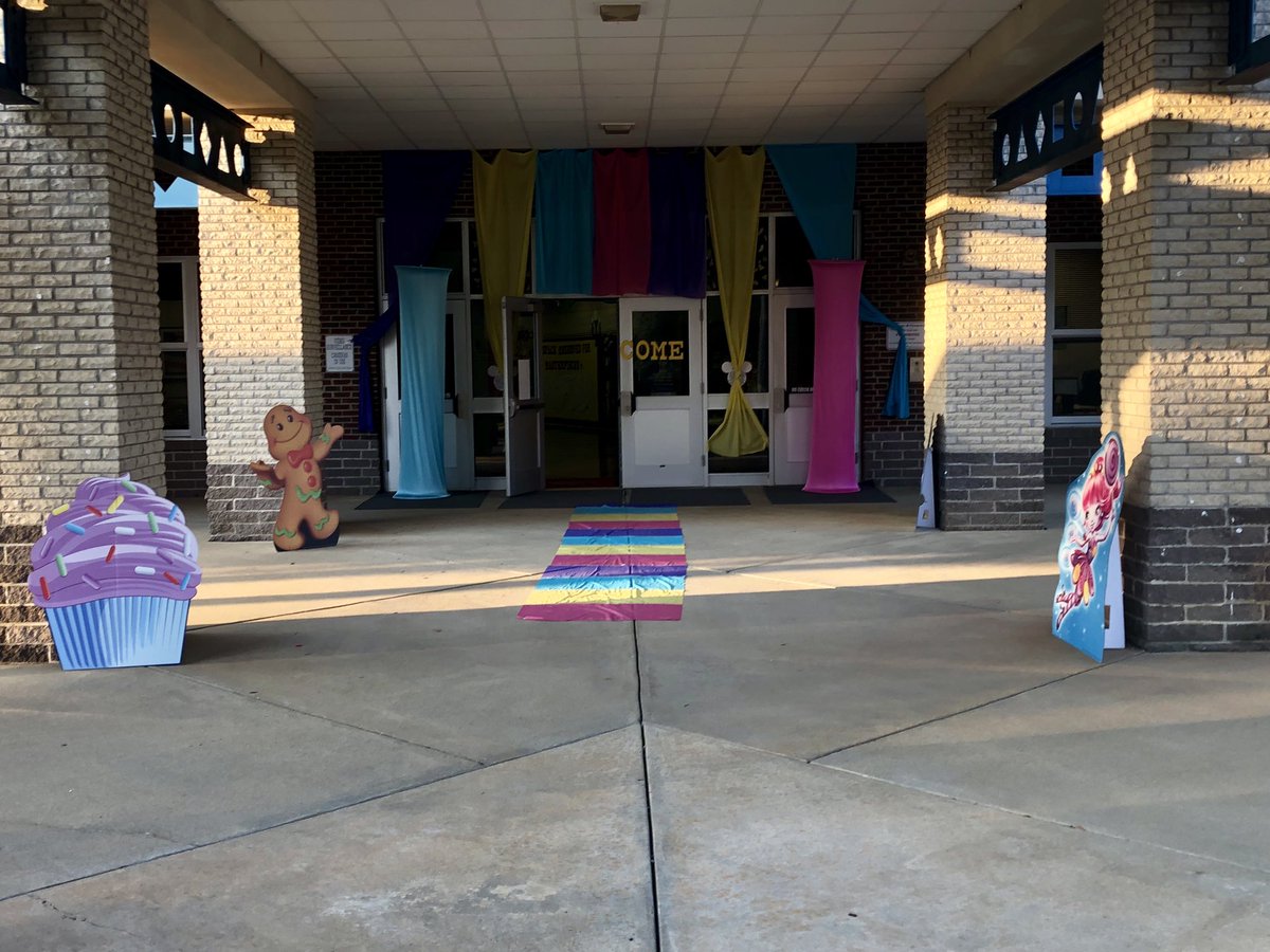 alnickrose's tweet photo. @TaylorvillePri1 Literacy Night was a HUGE success!  We had a great turn out, great information, and parent/teacher/student engagement. Also, think our Candyland theme was a hit! Thanks to our great community for their support. #TPSGrown #TCSSLearnGrowAchieve https://t.co/fiZLxZpzHm