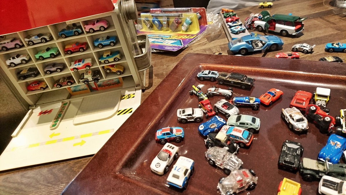 Kryon_Rider's tweet photo. ミニカー＆書籍バトルしていたら、マスターがコレクションで殴りかかってきた。MicroMachinesシリーズいいなこれ… https://t.co/1N0lUJOYE4
