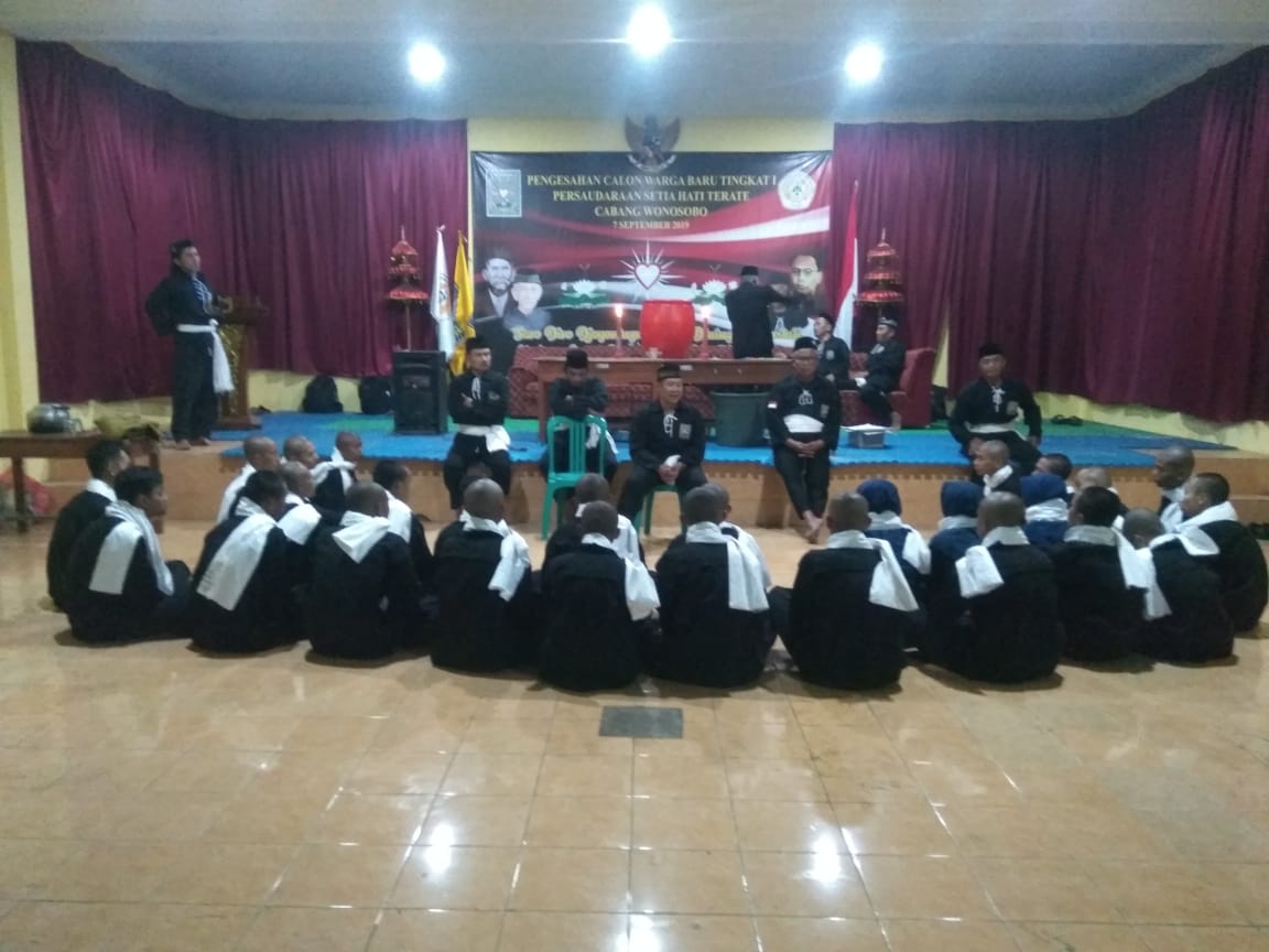 PrabuShank's tweet photo. Pengesahan warga baru PSHT cabang Wonosobo https://t.co/Ktx7AP1hkE