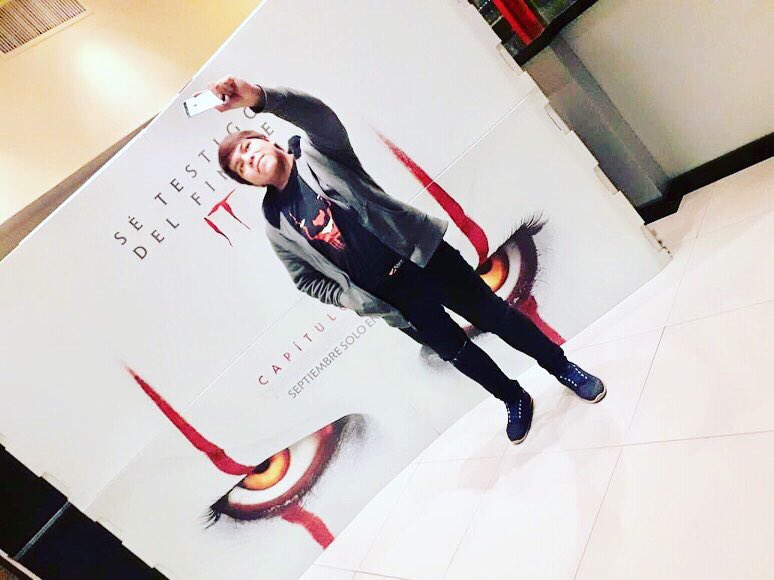 GavoDiaz's tweet photo. Photos of the September 5th #premier #it #itchapter2 #itmovie i love this movie 🎥 #pics #photos #movielovers #itloverslosers #losersclub #moments #ittheclown🎈 #itfan #itfans ❤️🎈🤡🤤😅 https://t.co/ilCRTspzLw