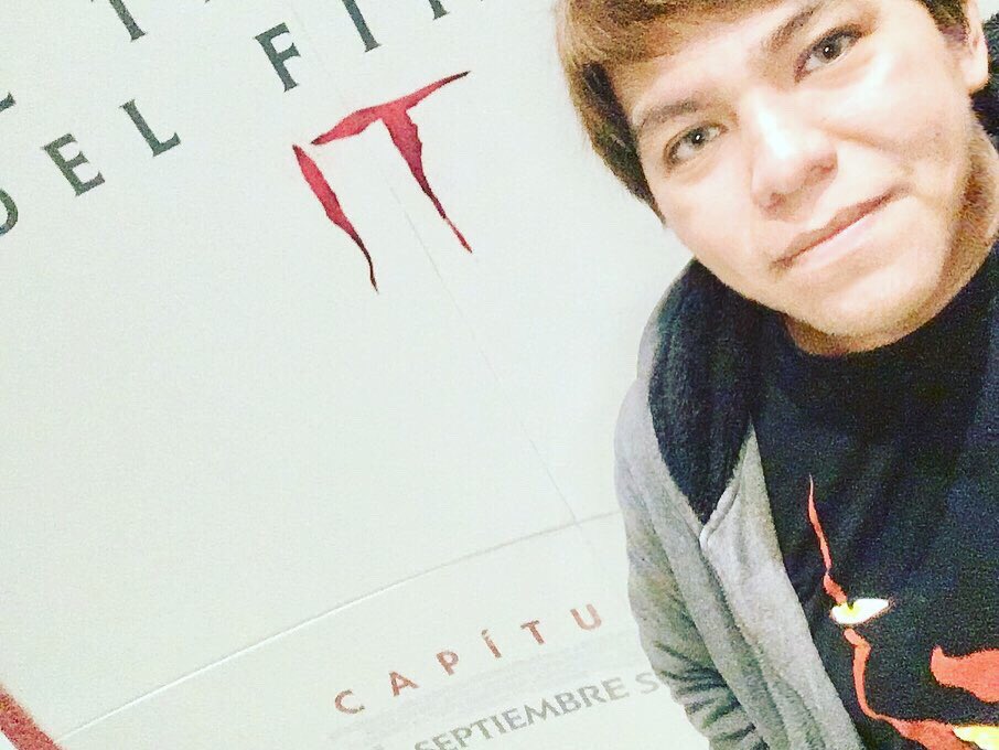 GavoDiaz's tweet photo. Photos of the September 5th #premier #it #itchapter2 #itmovie i love this movie 🎥 #pics #photos #movielovers #itloverslosers #losersclub #moments #ittheclown🎈 #itfan #itfans ❤️🎈🤡🤤😅 https://t.co/ilCRTspzLw
