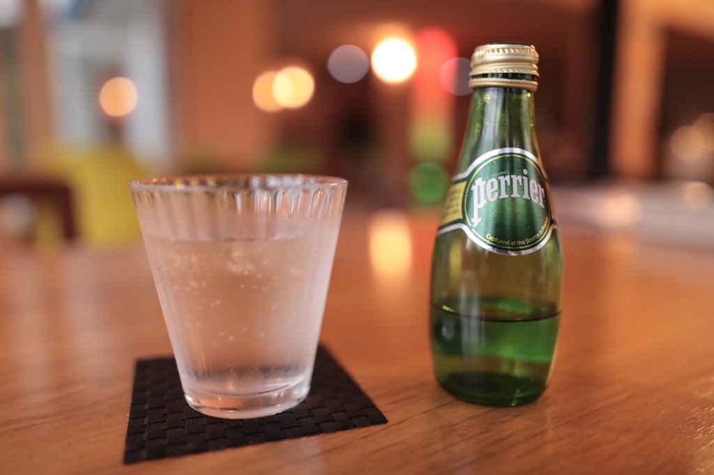 OnosakaSatoshi's tweet photo. 車で外食だったのでPerrierで乾杯。
タイ料理がめちゃ旨かった！
感動しすぎて写真撮り忘れました…。 https://t.co/BHLJa8bj5D