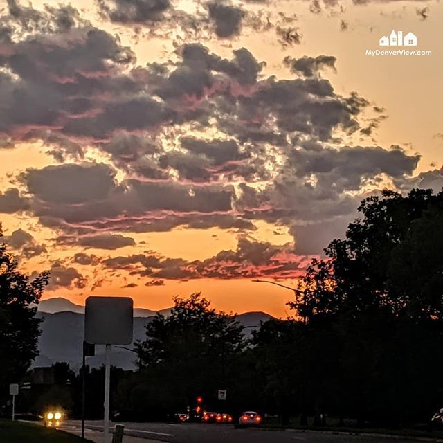 amycesario's tweet photo. September sunsets remind me of my mom. 😍🦋 #septembersunset #sunset_love #MyDenverView #coloradoskies #cloudysunset #denver #DenverCololorado #denverlove #303 #5280 #realestate #realtor #lifeluxury #orangeclouds #rockymountainsunset #milehighcity https://t.co/vVhF713mO6 https://t.co/N89rOFM5ol