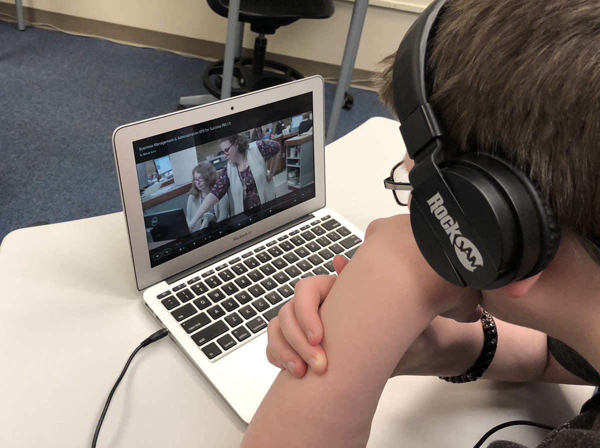 TechRunsThruIt's tweet photo. #6thgradecareers using @edpuzzle to introduce the Program of Study - Business Administration, Marketing, and Finance. #fsmscubs #misdproud #selfpaced https://t.co/4XnW47tV3P