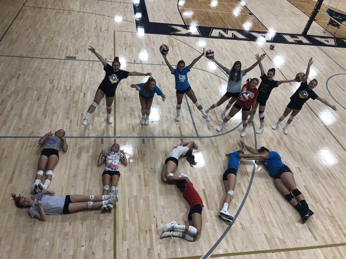 MadyHanse's tweet photo. Need I say more? Home game tomorrow @7 vs Lakeland ❤️🏐💙 https://t.co/GFB6ZbrzIM
