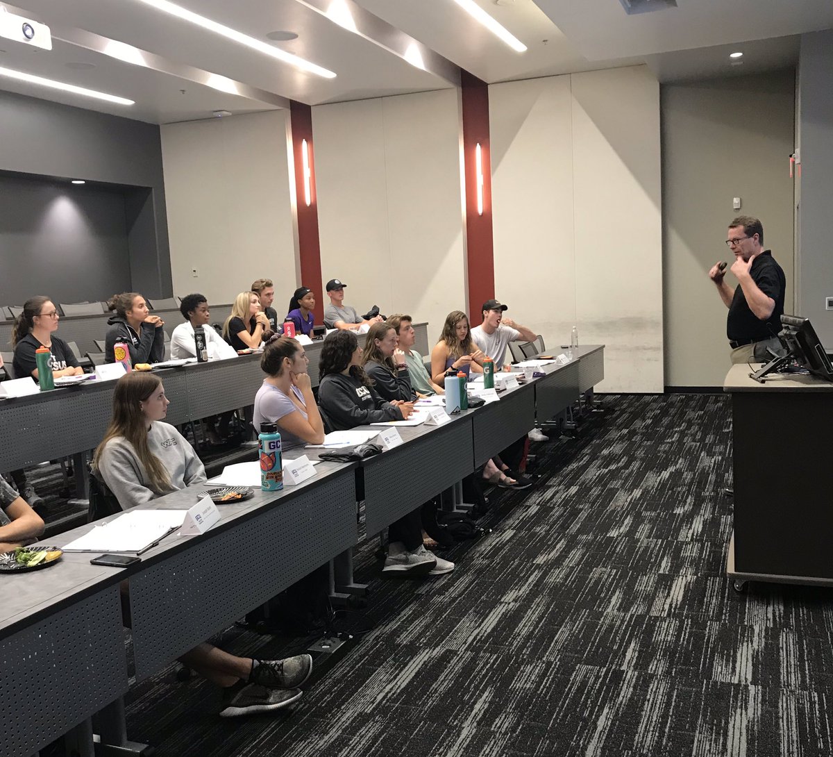GCUSADvlpment's tweet photo. Blessed to have @gcu Pastor Tim Griffin speaking on spiritual leadership and values of a Christian leader at our first @GCUSADvlpment Building Champions Leadership Academy session! #BCLA #LopesLearning https://t.co/48bXnP1jk7