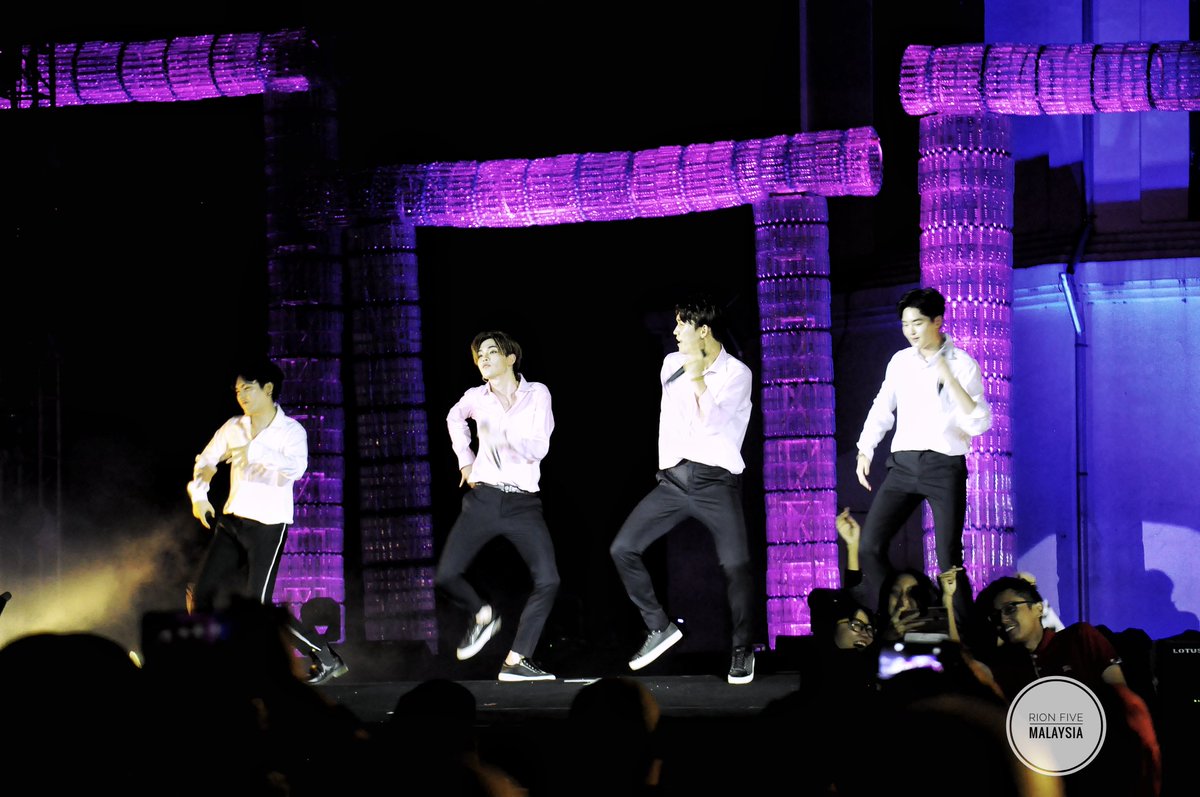 RionFiveMY's tweet photo. 20190907 : SIPA FESTIVAL, Indonesia.
#rionfive #sipafestival #리온파이브 https://t.co/9PP8hPk81n