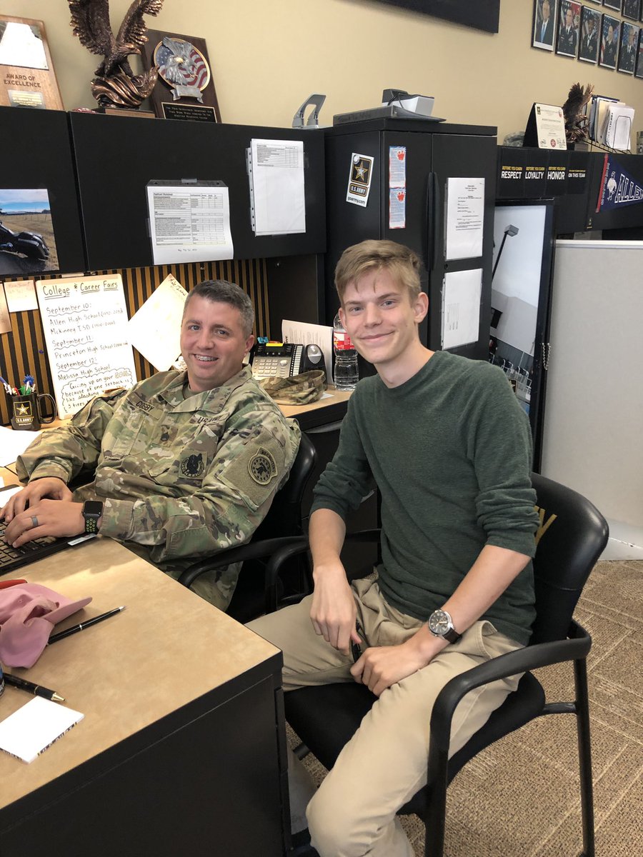 ArmyCompany's tweet photo. SSG Cosby assisted this young man committ to serving the US ARMY as a 35G! Great work! @ArmyMckinney @SouksavanhKham3 @MarcPena18 @USARDallasBNCDR @CSM_Dallas https://t.co/rXGG2lYW52