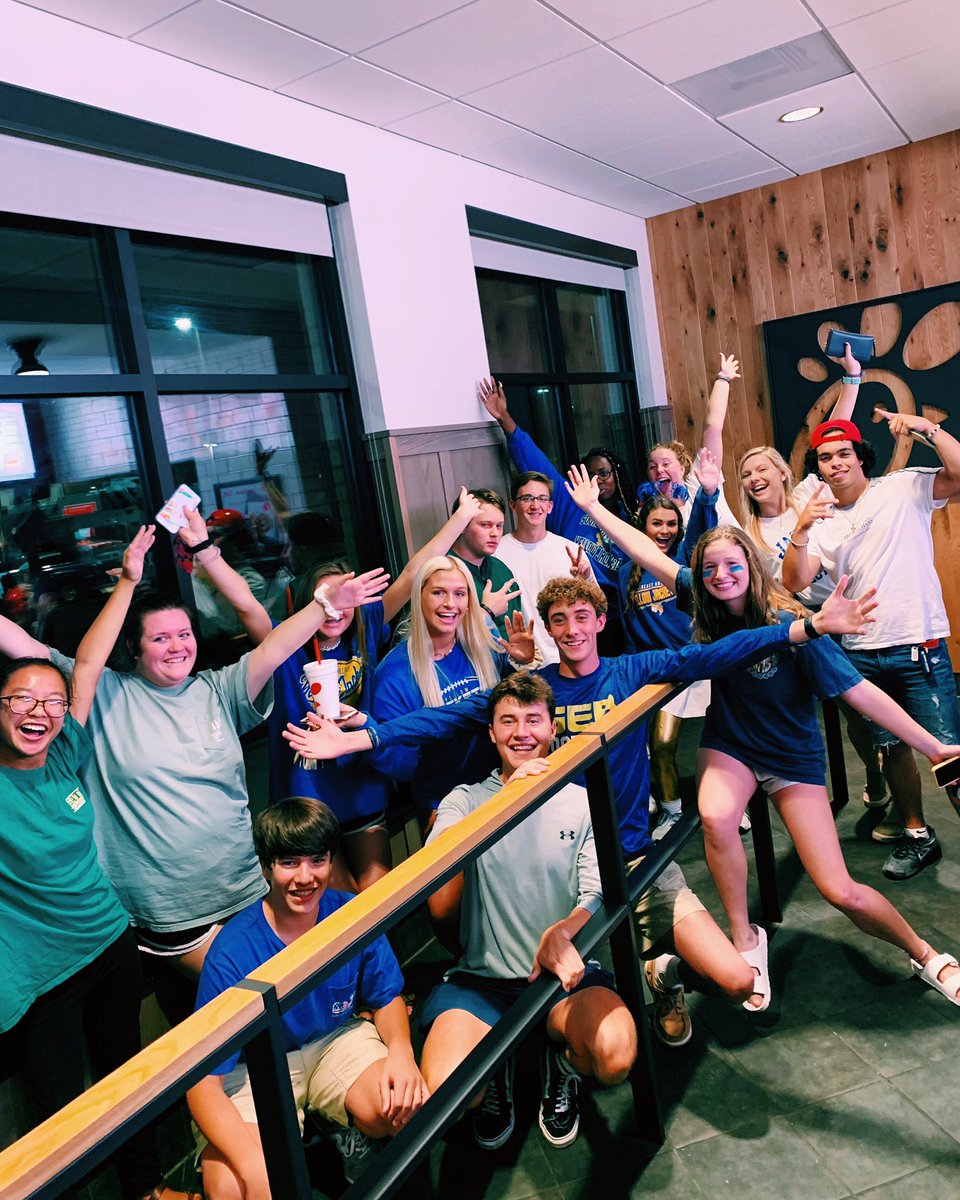 CFAStatesboro's tweet photo. Who says Mondays aren’t fun?!! @boroyounglife and @cfastatesboro have GREAT Mondays! ⭐️ Join YL at club next week then come see us after! #cfaboro #tonightyestonight #mondaynight #younglife #ylclub #statesboro https://t.co/onn7EEm5qs