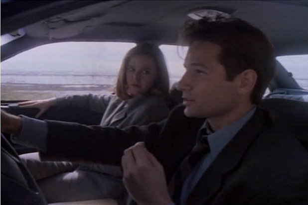 XFQuotes's tweet photo. Happy anniversary to the pilot that gave us Fox Mulder eating sunflower seeds very convincingly and Dana Scully sitting very normally and casually in this car as they drive towards their very first case together in the very plausible state of Oregon. https://t.co/xjITuwT8OJ