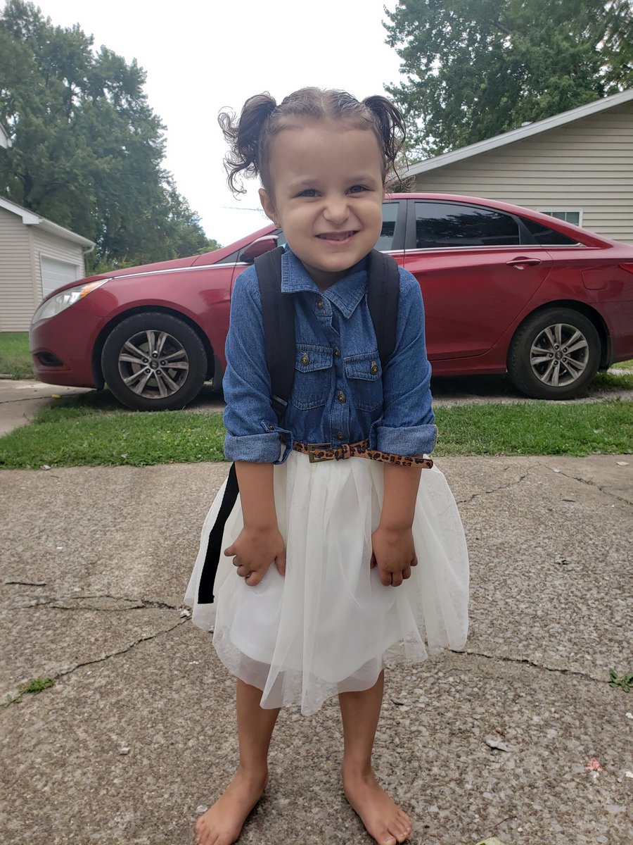 _briimichelle's tweet photo. First day of preschool 💗 @yahner_donrn https://t.co/qLbzNVfFcR