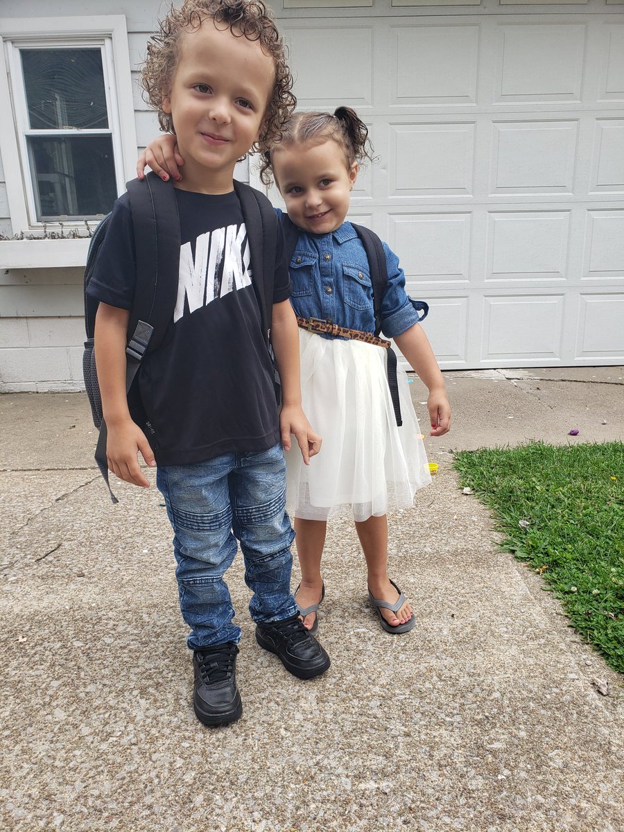 _briimichelle's tweet photo. First day of preschool 💗 @yahner_donrn https://t.co/qLbzNVfFcR