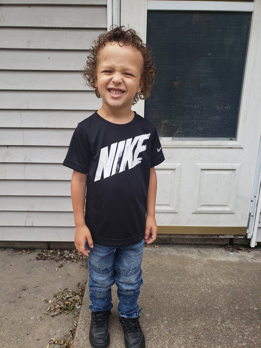 _briimichelle's tweet photo. First day of preschool 💗 @yahner_donrn https://t.co/qLbzNVfFcR