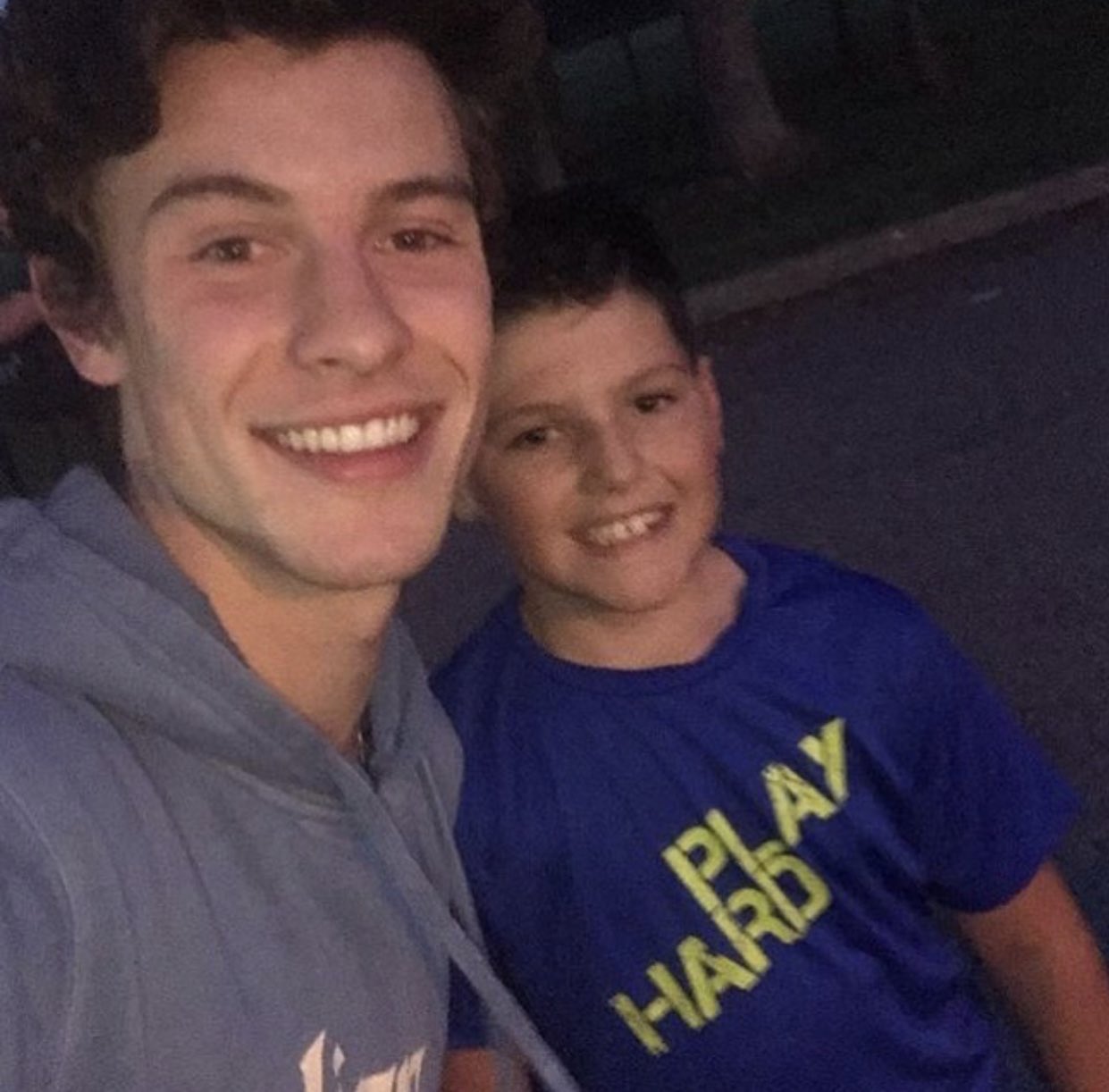 Shawn Mendes Updates on X: Shawn with a fan today repping Camila's “Liar”  hoodie! What a supportive man https://t.co/wCn0zVB39t / X