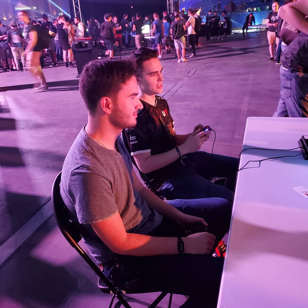 livingfiend's tweet photo. Loved my time at Dreamhack Montreal. It was amazing meeting @SonicFox5000 and playing @DeoxysSucks in Mortal Kombat 😄  It was also fantastic playing against @BLACKALERT111 on stage in Tekken. Real fun time https://t.co/hz6vPxeO7d