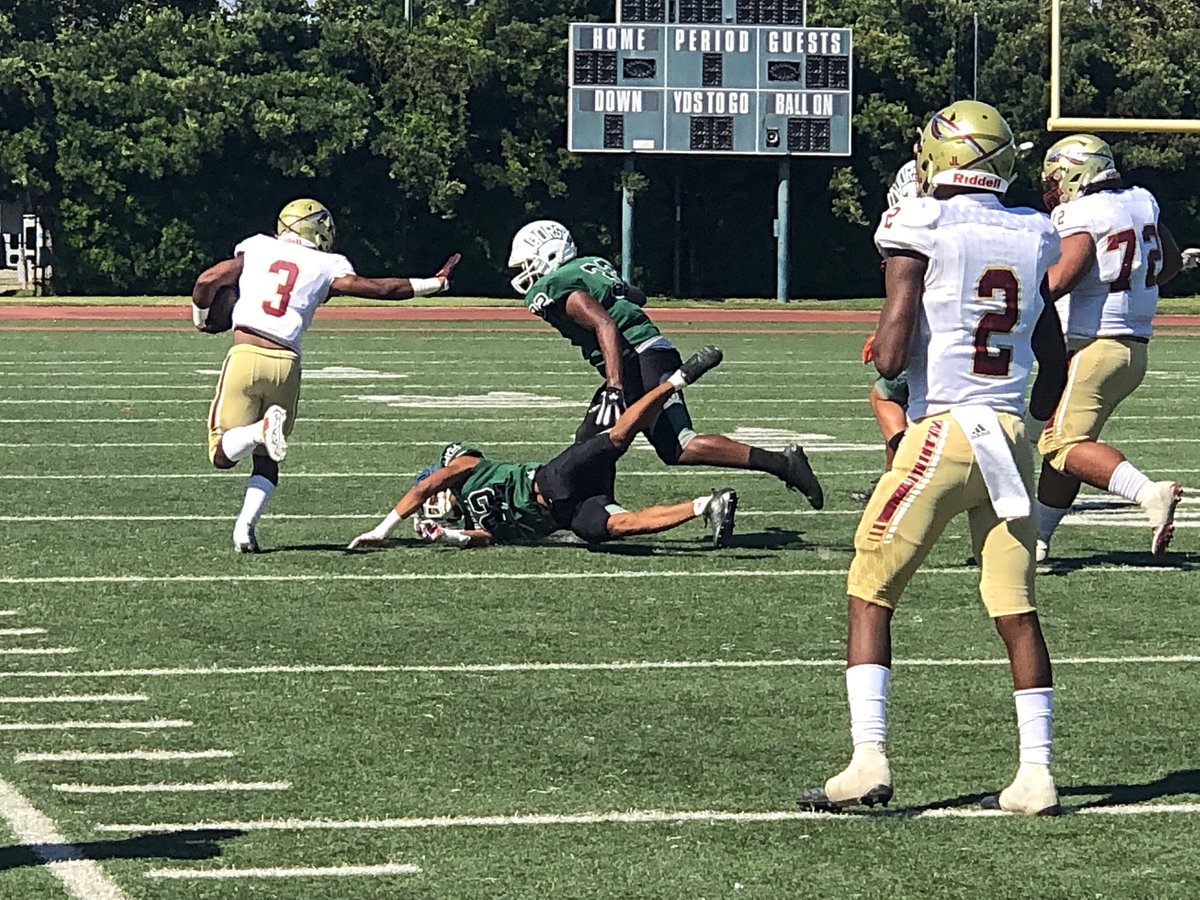 run2daylightRB's tweet photo. @ChalkFloyd just like that. Stiff arm him and then Ruuuun 2 Daaay  Liiight https://t.co/fwvVOIesWB