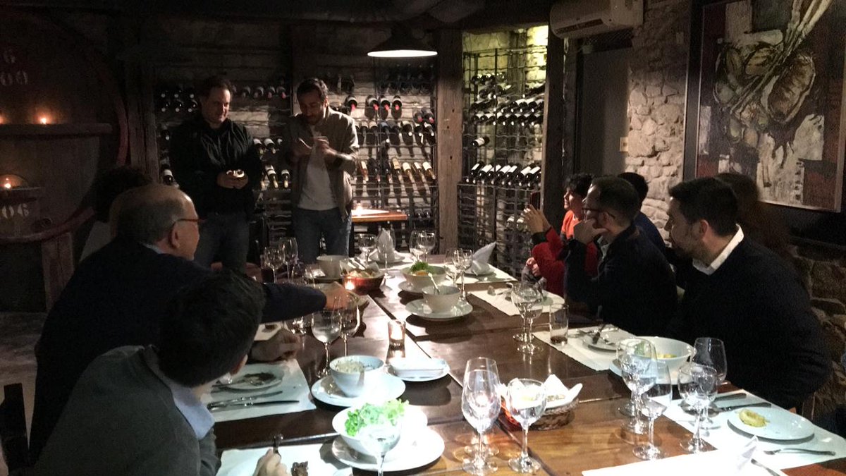 Flumarketing's tweet photo. Comenzó el #FlumarketingUy19 con su tradicional cena de gala. Mañana todo un día de tendencias desde el Complejo de las Telecomunicaciones #Antel, en el epicentro del #5G de América Latina. https://t.co/2FhUXWxRl7