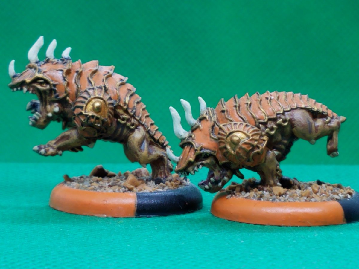 empryme's tweet photo. For this late night #miniaturemonday , I move onto more #warbeasts of the #Skorne. Here, the #repitlehounds. They are fairly beefy for their size and nasty in larger numbers. Fun fact: these things are as close as the Skorne get to pets.
#p3painters #HORDES #brushforhire https://t.co/1PfnNvzbes