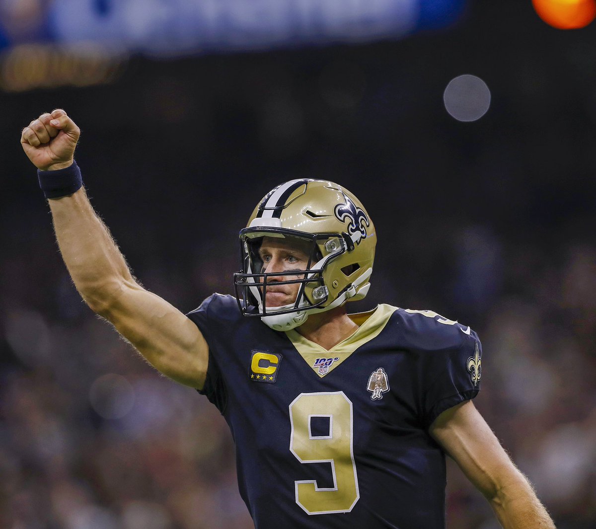 Saints's tweet photo. ◾️ 32/43, 370 yards
◾️ 2 TDs
◾️ 3 clutch completions to set up the game-winner

Not bad for a vet  ¯\_(ツ)_/¯ https://t.co/qrSeLkQLQa
