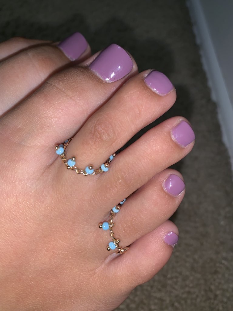 WorldWideFeet's tweet photo. Super sexy @NicoA64704408 toenails.
#TeamPrettyToes 🔥 https://t.co/BwZjTBwPtt