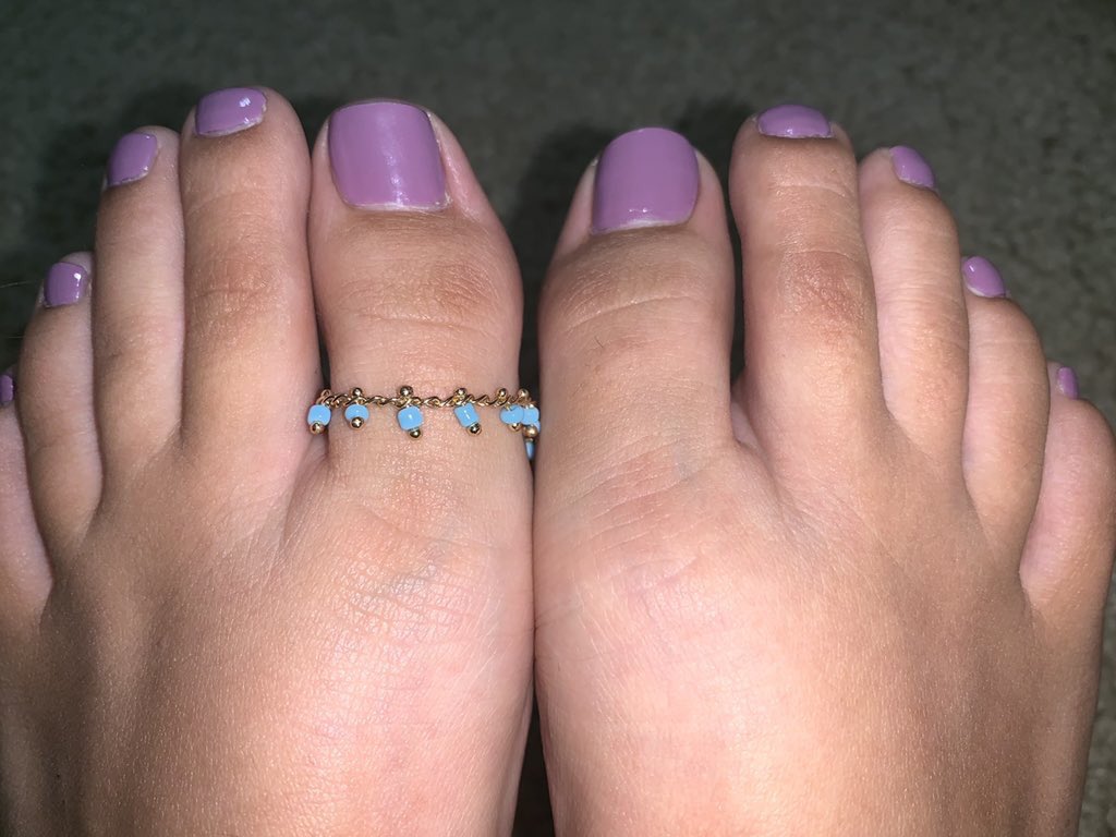 WorldWideFeet's tweet photo. Super sexy @NicoA64704408 toenails.
#TeamPrettyToes 🔥 https://t.co/BwZjTBwPtt