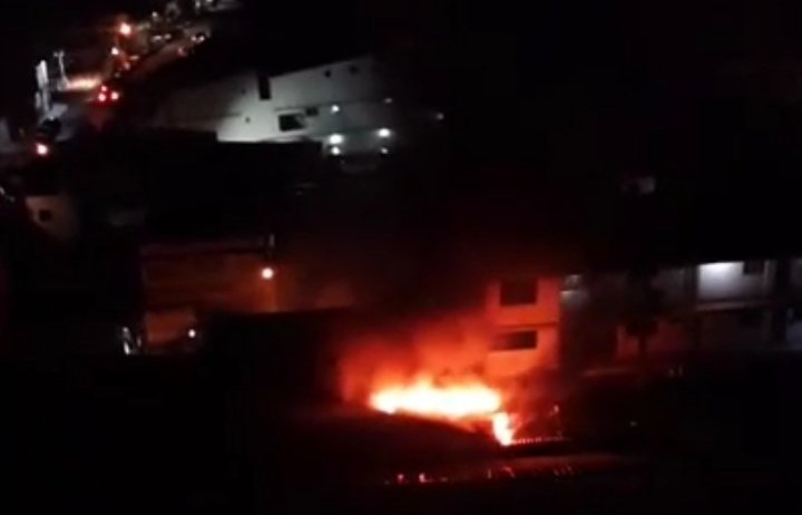 Birrilly's tweet photo. (((INCENDIO))) #Tachira Más temprano se desarrolló incendio en #SanCristobal calle 11 con carrera 20 #BarrioObrero @PCivilTachira y #BomberosSC acudieron a sofocar el mismo #EnDesarrollo @TachiraNews @lorearraiz @TachiraReporta @Tachira24horas @TachirActiva @diariodlosandes https://t.co/Voqp45q7GR