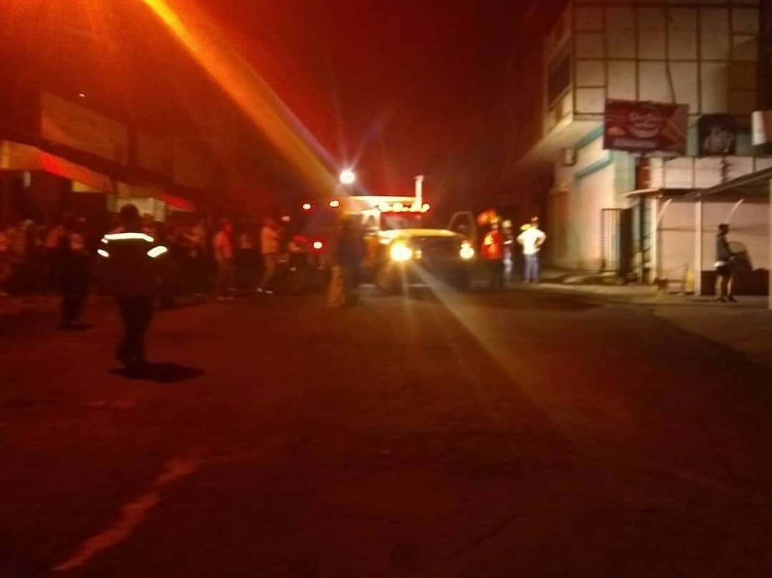 Birrilly's tweet photo. (((INCENDIO))) #Tachira Más temprano se desarrolló incendio en #SanCristobal calle 11 con carrera 20 #BarrioObrero @PCivilTachira y #BomberosSC acudieron a sofocar el mismo #EnDesarrollo @TachiraNews @lorearraiz @TachiraReporta @Tachira24horas @TachirActiva @diariodlosandes https://t.co/Voqp45q7GR