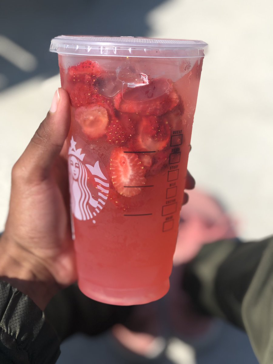 The best drink at STARBUCKS 🔥🍓🔥