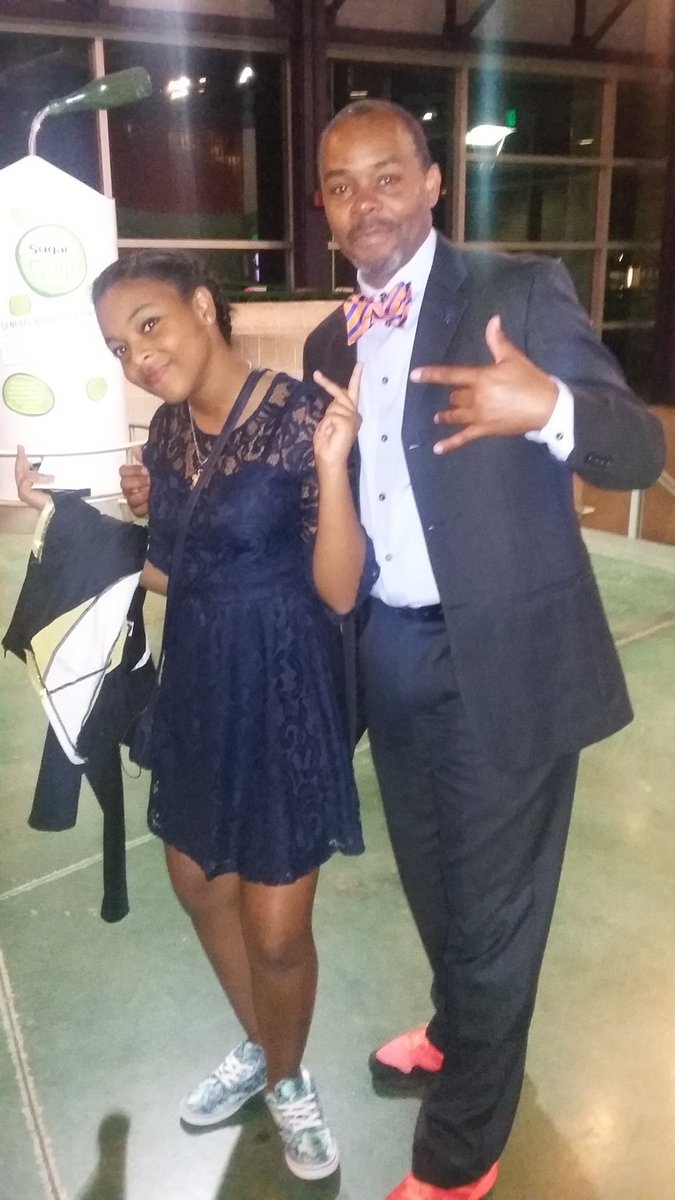 RFordMcK1's tweet photo. Shout out to the campus ministry. Its officially 1 month since my daughter left for college. Tonight she called & shared how real God seems to her now since she's worshipping with people in her age group. Thank you Lord. Keep her desire towards you! #TrustGod #Crosswork #blessed https://t.co/HMOJWY3xnZ