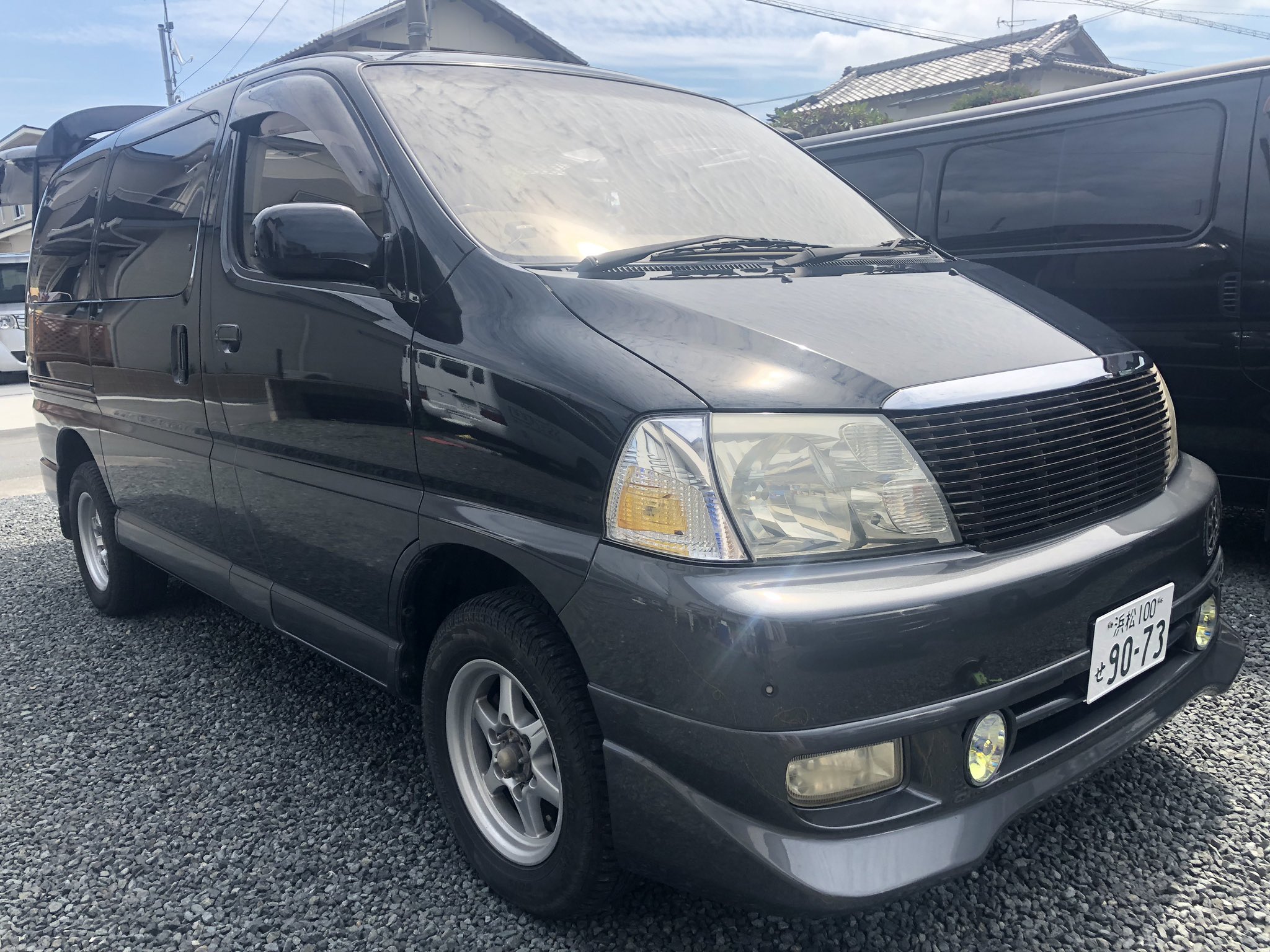 Stw トランポ中古車 グランドハイエース 4wd 最上級グレード 走行9 4万km 希少なブラックグレー 本革シート 運転席パワーシート 硬質床貼り済 レール埋め込み加工済 車両価格 64万円税抜 問い合わせは 10 2923 まで T Co Fbjxyqpqiu