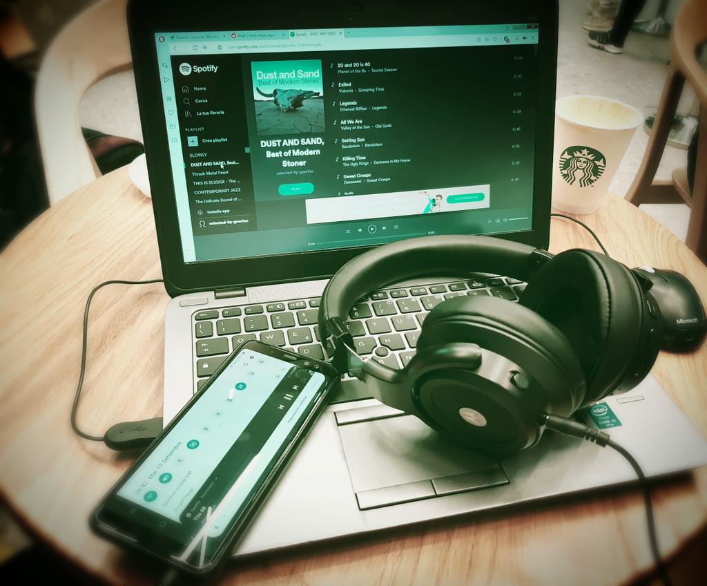 GuerinoGiancola's tweet image. Working on my playlists while waiting for the next flight ✈
#GoingBackHome #MissionAccomplished
(@music_for_c now you can see my headphones)